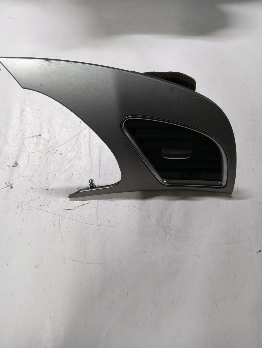 Grila de ventilatie laterala panou de bord AUDI A5/S5 8T3 2007 - 2017 8t2820902b