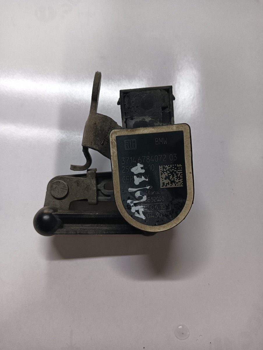 Senzor nivel balast stanga fata BMW 5 F10 2009 - 2016