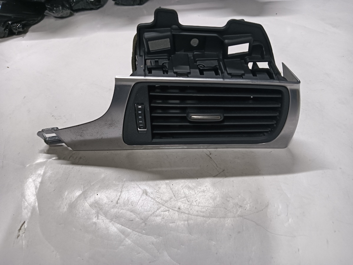 Grila de ventilatie laterala panou de bord dreapta fata AUDI A7 Sportback 4GA, 4GF 2010 - 2018 4g2820902