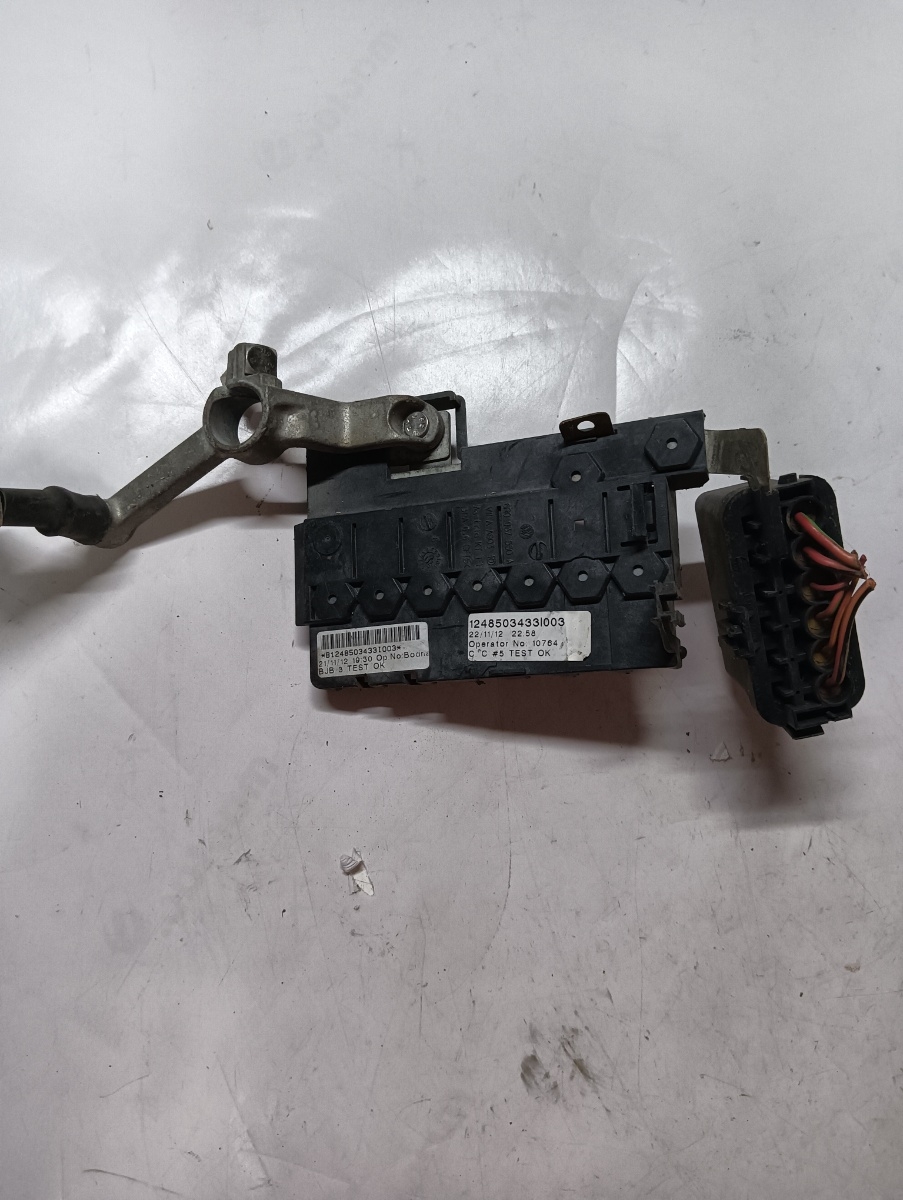 Cablu borna pozitiva (baterie)/sigurante borna VOLKSWAGEN UP 121, 122, BL1, BL2 2011 - >, SKODA RAPID II NH3 2012 - > 6r0937550a