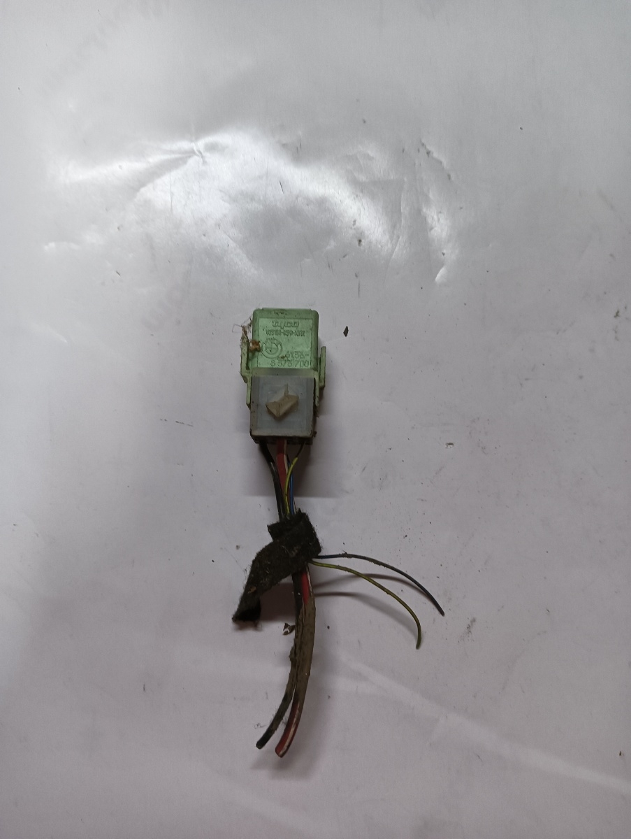 Releu bujii  BMW 3 IV E46 1998 - 2005 8373700