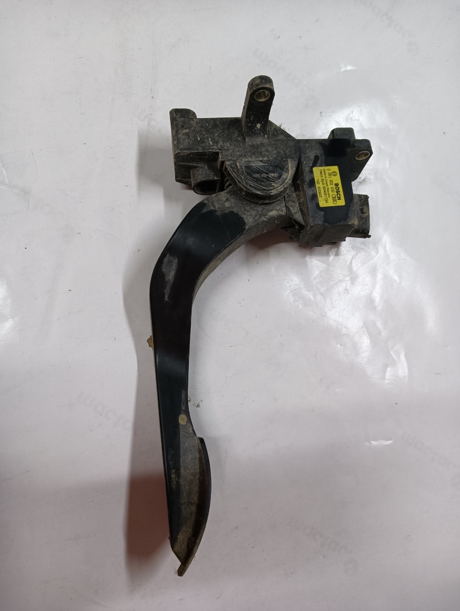 Pedala de acceleratie IVECO DAILY IV Box Body / Estate 2006 - 2012 0281002632