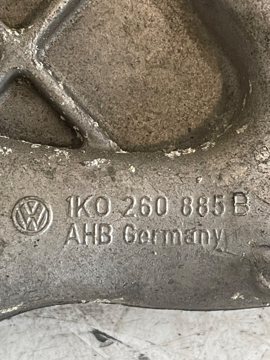 Suport compresor ac VOLKSWAGEN GOLF VI 5K1 2008 - 2013 1.4 TSI CAX 1K0260885B – foto 2