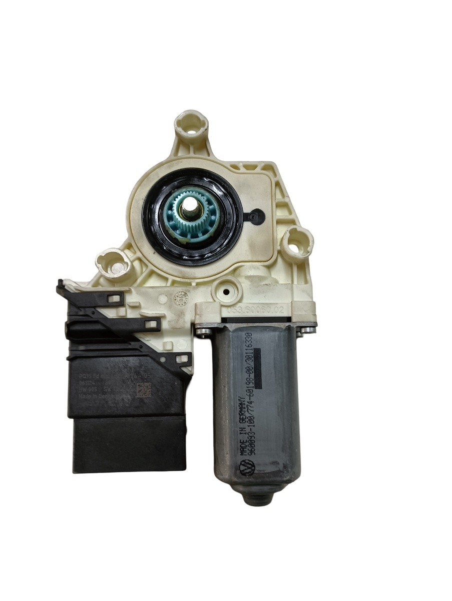 Motoras geam pivotant stanga spate VOLKSWAGEN PASSAT 3C2 2005 - 2010 973624105