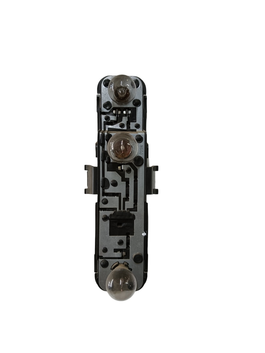 Soclu stop dreapta spate NISSAN ALMERA II N16 2000 - >