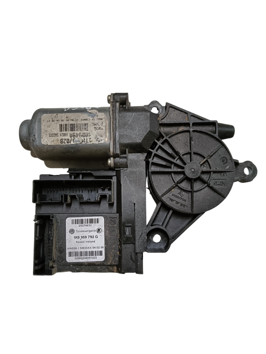 Motoras geam pivotant dreapta fata VOLKSWAGEN GOLF V 1K1 2003 - 2009 BOSCH 1k0959792g