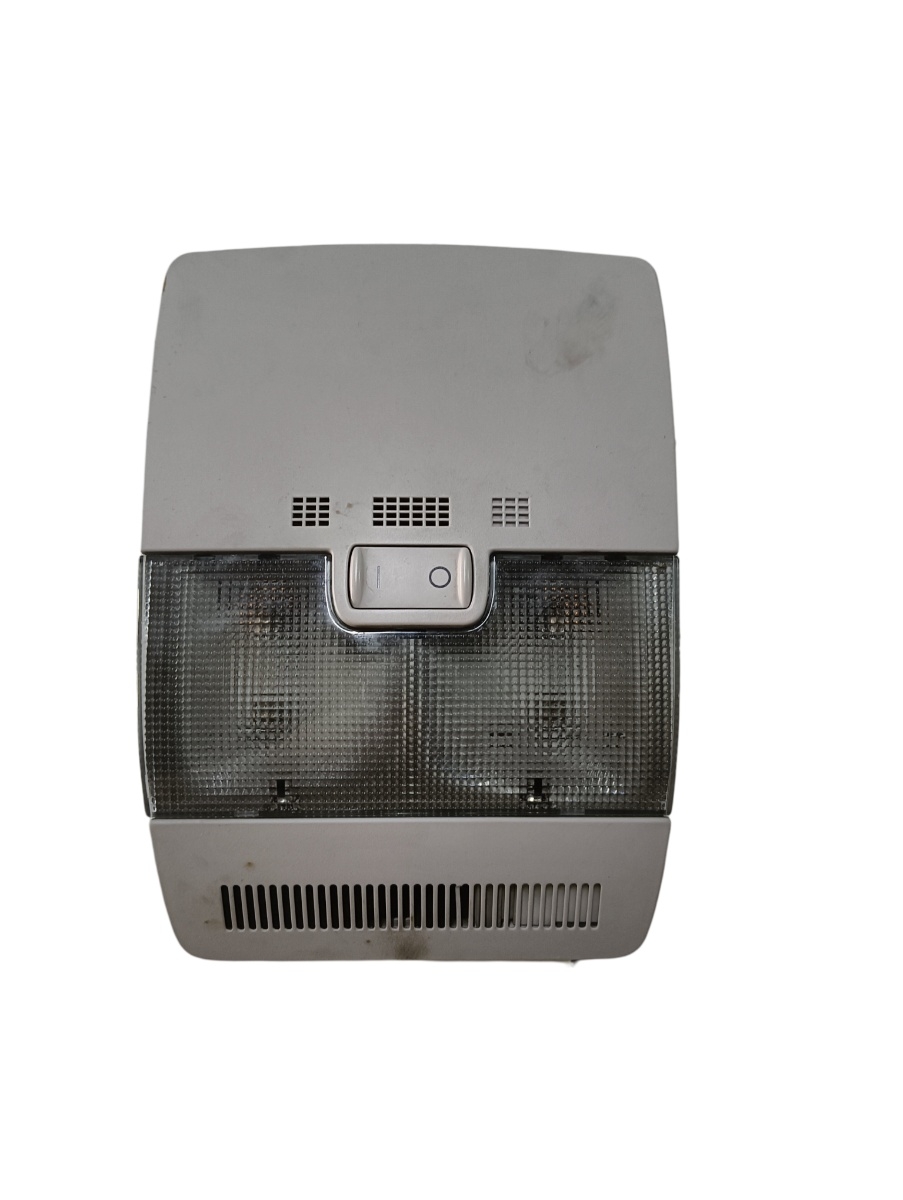 Lampa plafon  AUDI A3 II 8P1 2003 - 2013 VAG 8e0947565
