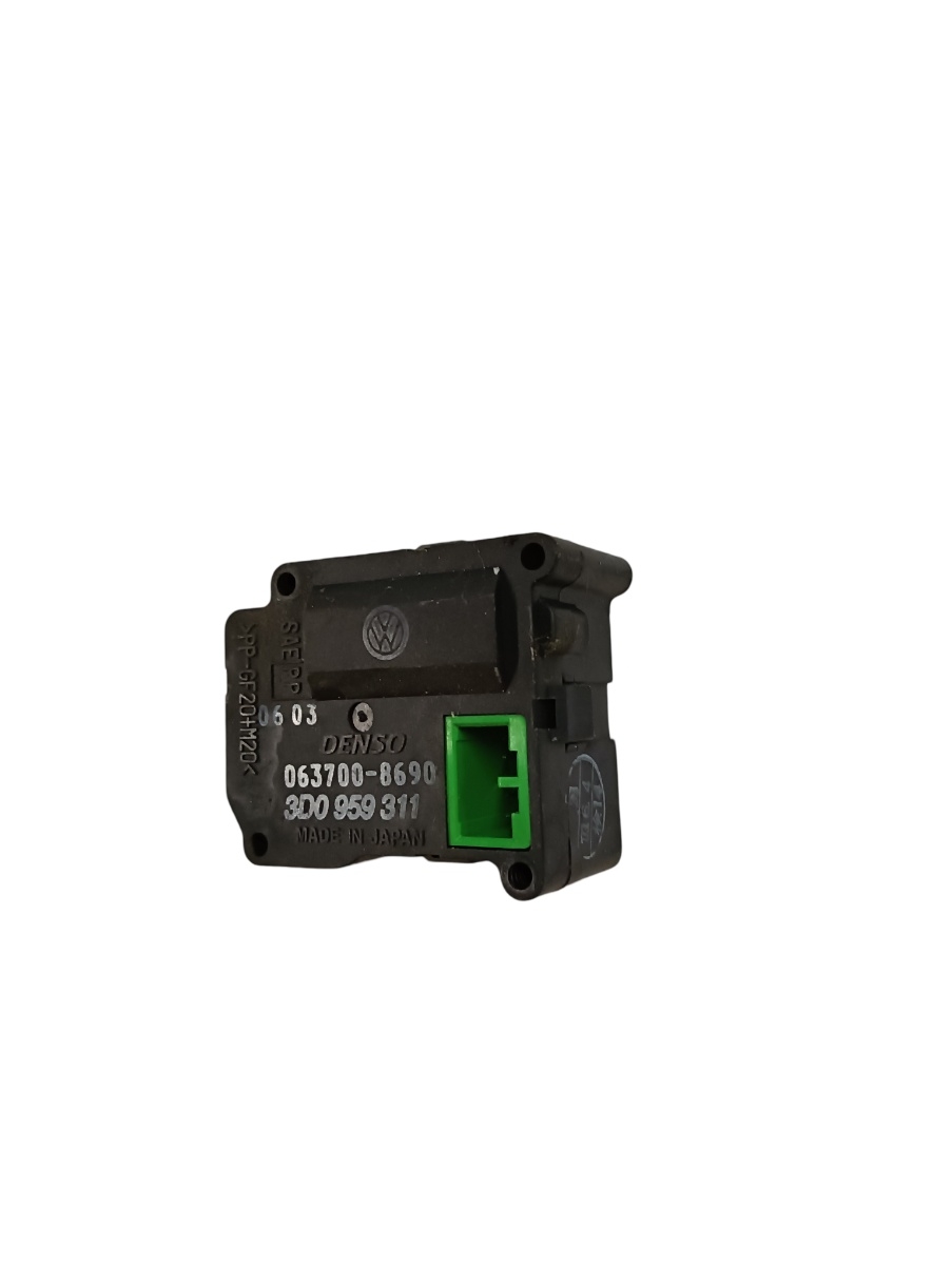Actuator/motoras clapeta aer AC VOLKSWAGEN PHAETON 3D_ 2002 - 2016 0637008690