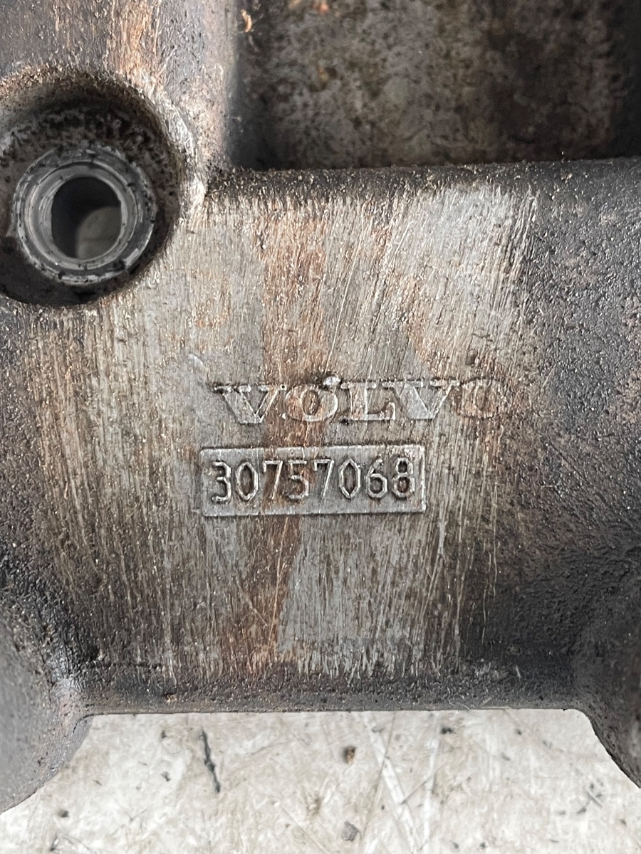 Suport alternator ,compresor ac VOLVO XC90 I 275 2002 - 2015 2.4D EURO3 30757068 – foto 3