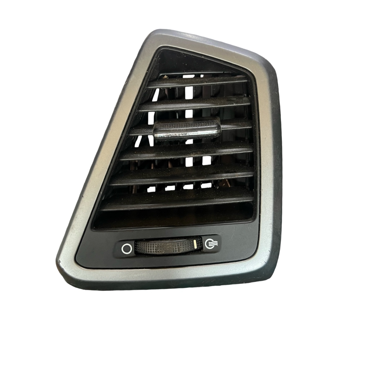 Grila de ventilatie bord centrala dreapta HYUNDAI TUCSON III TLE  2015 - >