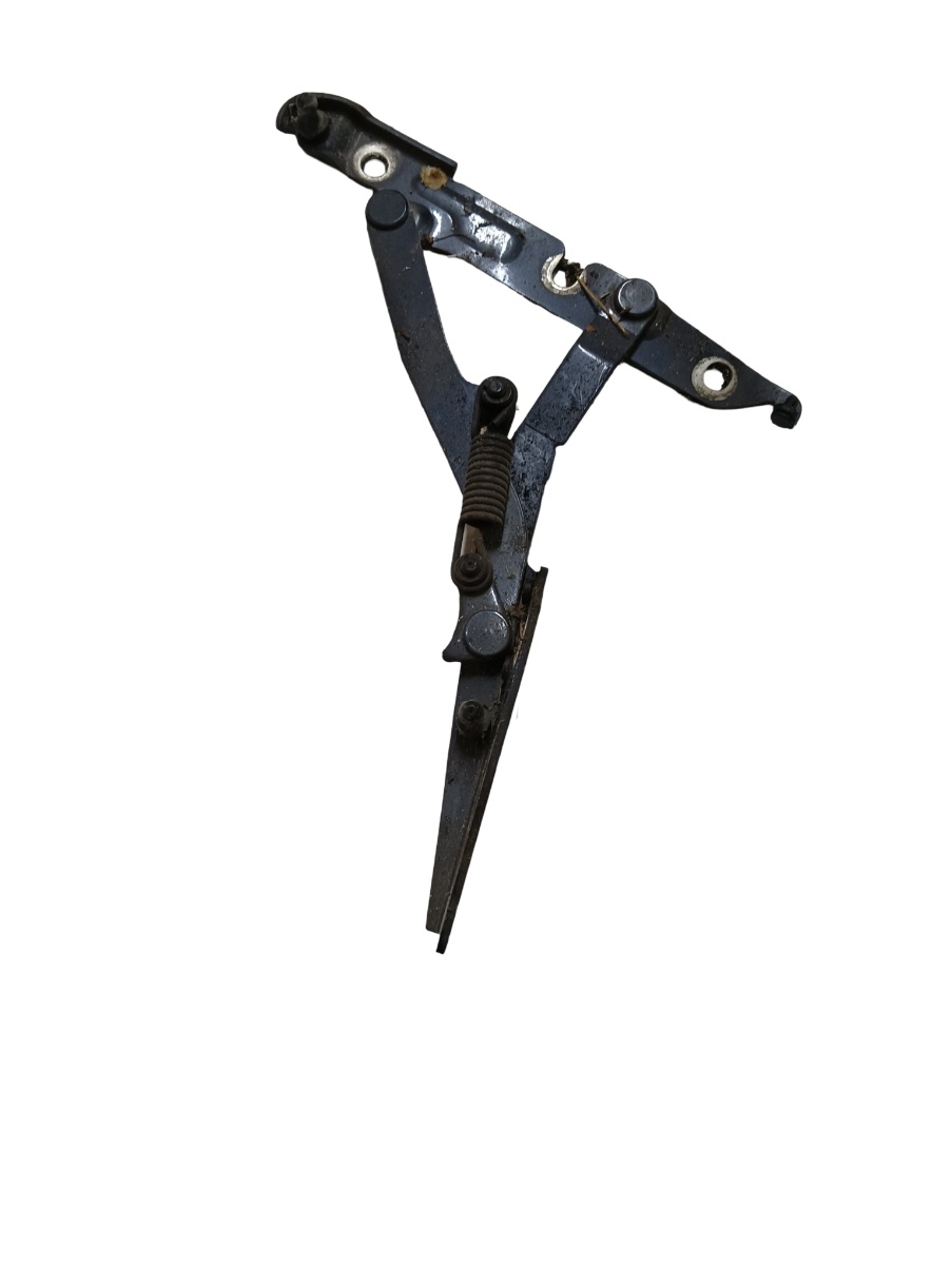 Balamale capota motor dreapta fata VOLKSWAGEN JETTA III 1K2 2004 - 2010