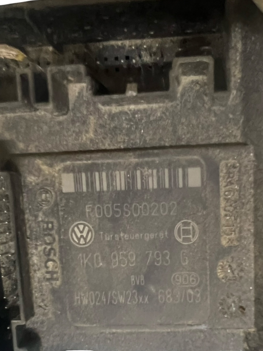 Motoras geam pivotant stanga fata VOLKSWAGEN GOLF V 1K1 2003 - 2009 VAG 1K0959793G – foto 3