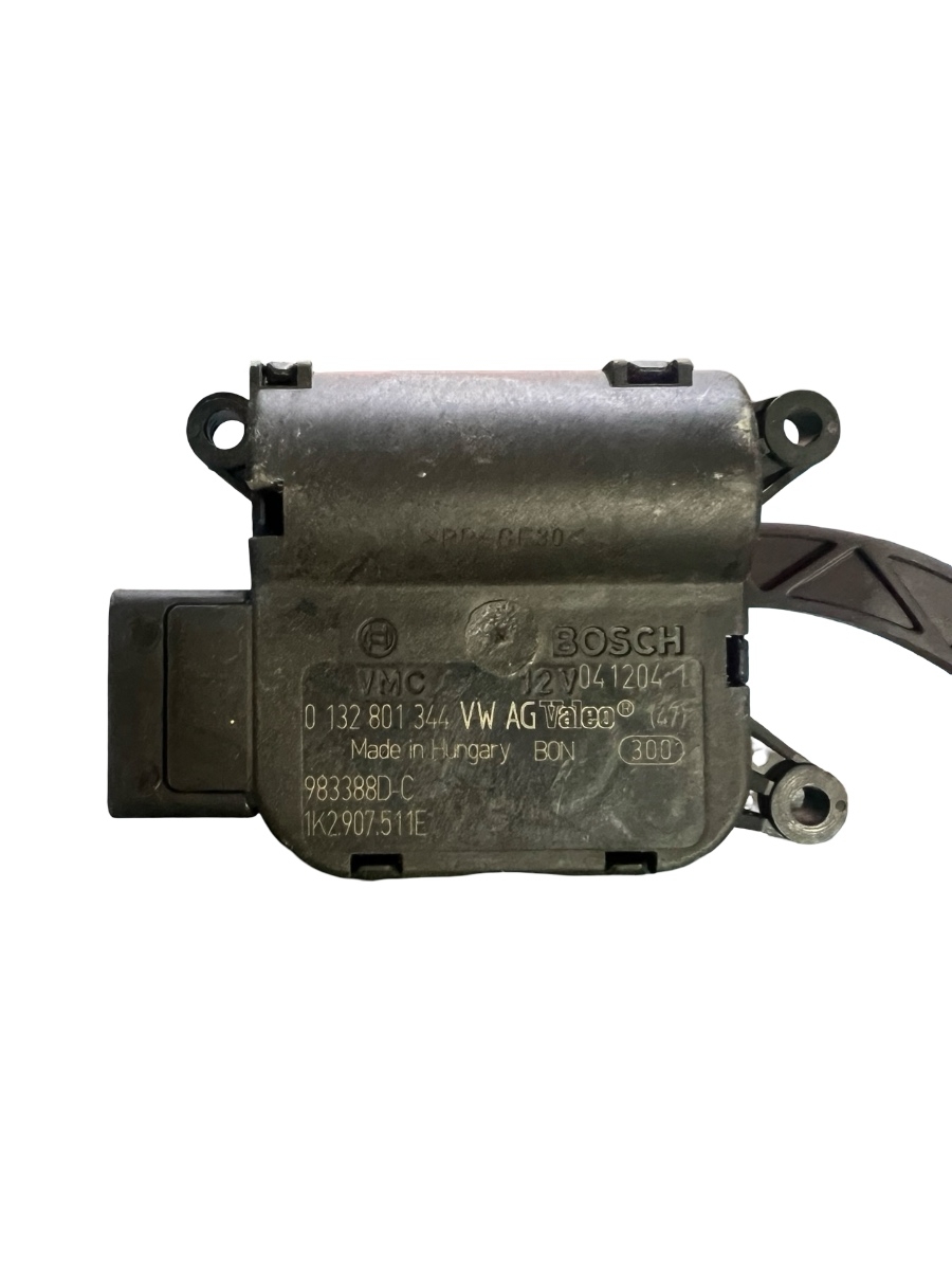 Actuator/motoras clapeta aer AC VOLKSWAGEN PASSAT Variant 3C5 2005 - 2011 0132801344