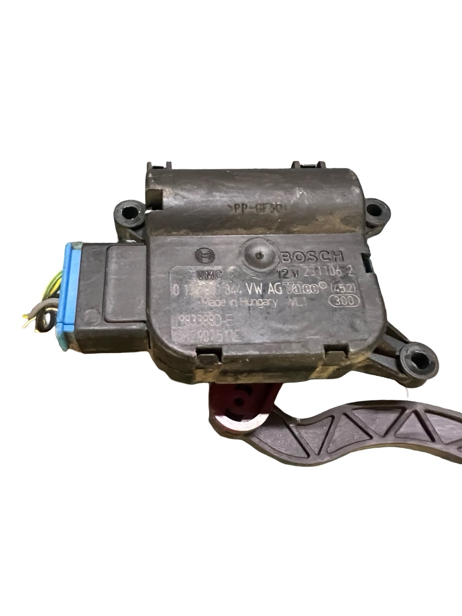 Actuator/motoras clapeta aer AC VOLKSWAGEN PASSAT Variant 3C5 2005 - 2011 0132801344
