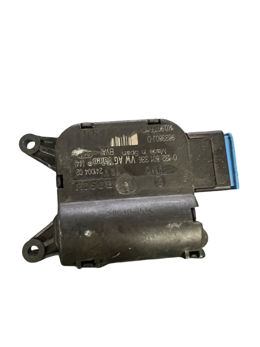 Actuator/motoras clapeta aer AC VOLKSWAGEN CADDY 6K9, 9E7, 9E9 2002 - 2009 0132801336