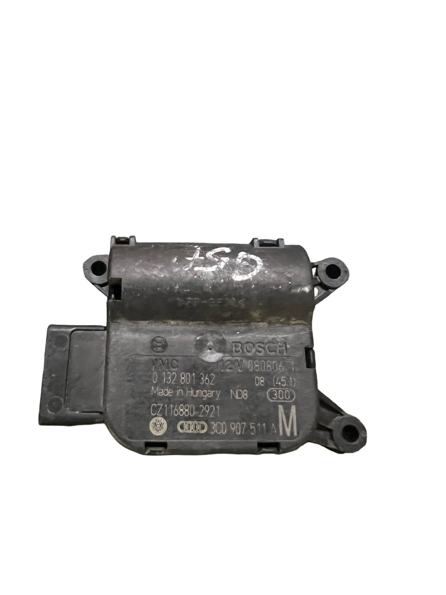 Actuator/motoras clapeta aer AC VOLKSWAGEN GOLF VI 5K1 2008 - 2013 0132801362