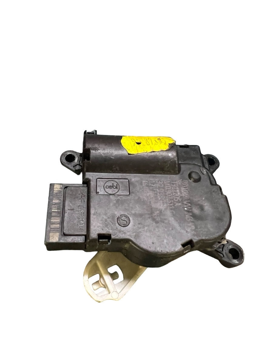 Actuator/motoras clapeta aer AC VOLKSWAGEN JETTA III 1K2 2004 - 2010 1K0907511Q