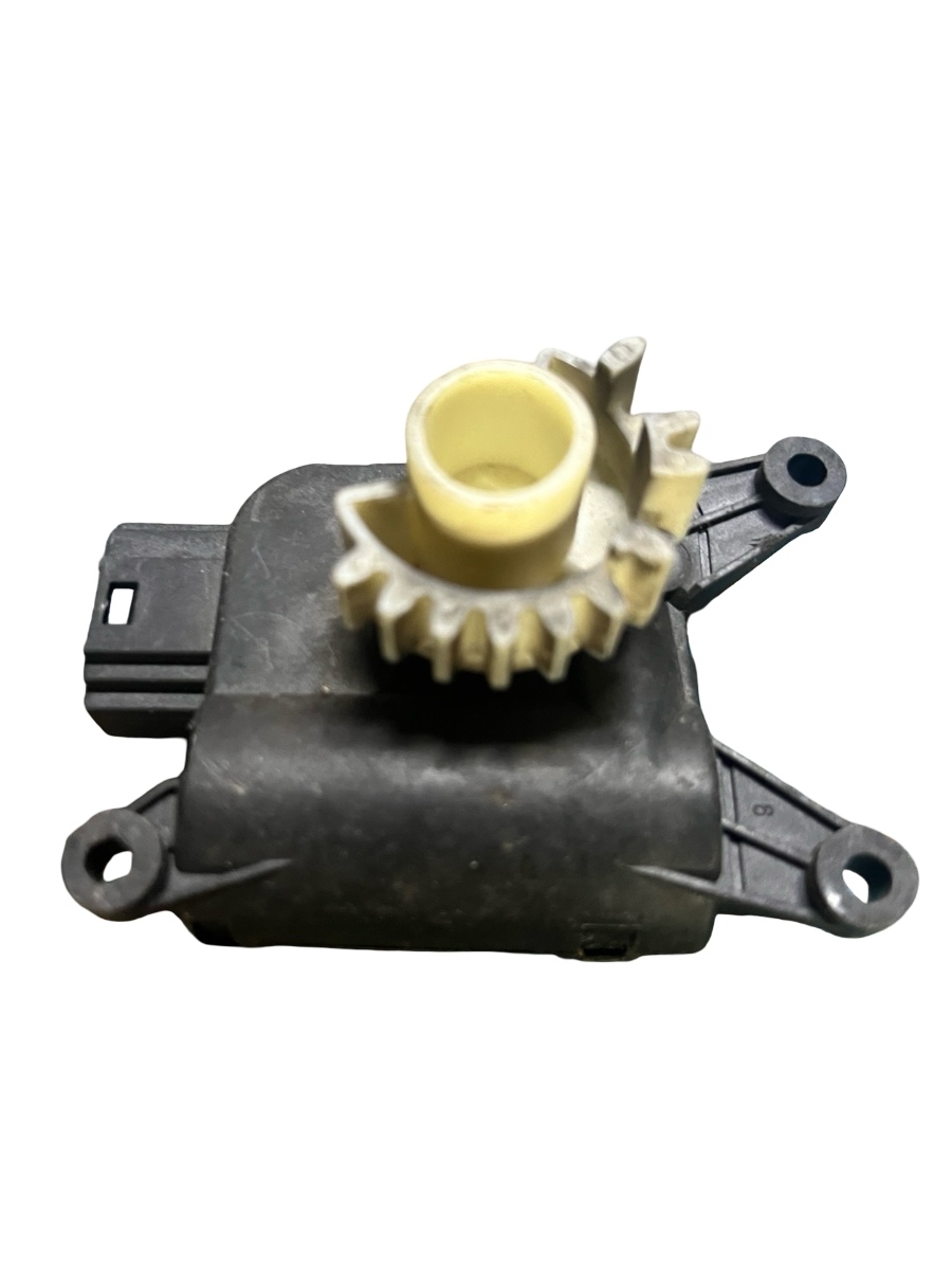 Actuator/motoras clapeta aer AC VOLKSWAGEN CADDY 6K9, 9E7, 9E9 2002 - 2009 0132801336