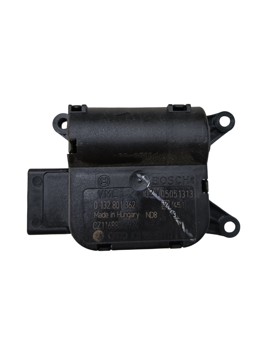 Actuator/motoras clapeta aer AC VOLKSWAGEN GOLF VI 5K1 2008 - 2013 0132801362