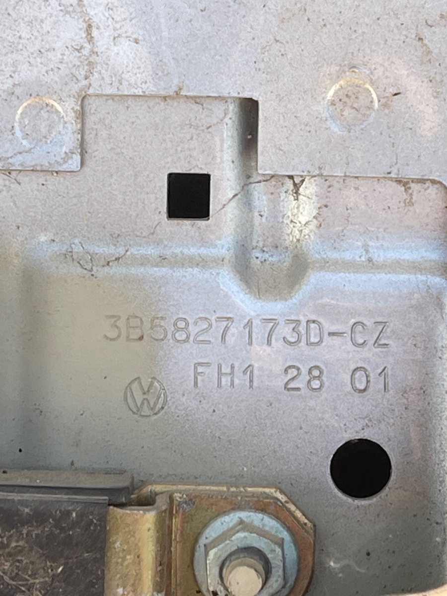 Haion portbagaj VOLKSWAGEN PASSAT B5.51997 - 2001 3B5827173D – foto 4
