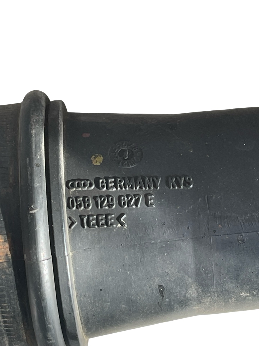 Furtun admisie aer AUDI A4 Saloon 8D2, B5 1994 - 2001 1.6i AHL 058129627E – foto 2