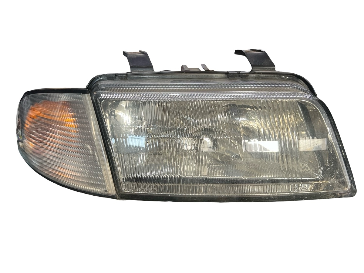 Far dreapta AUDI A4 Saloon 8D2, B5 1994 - 2001 8D0941004E