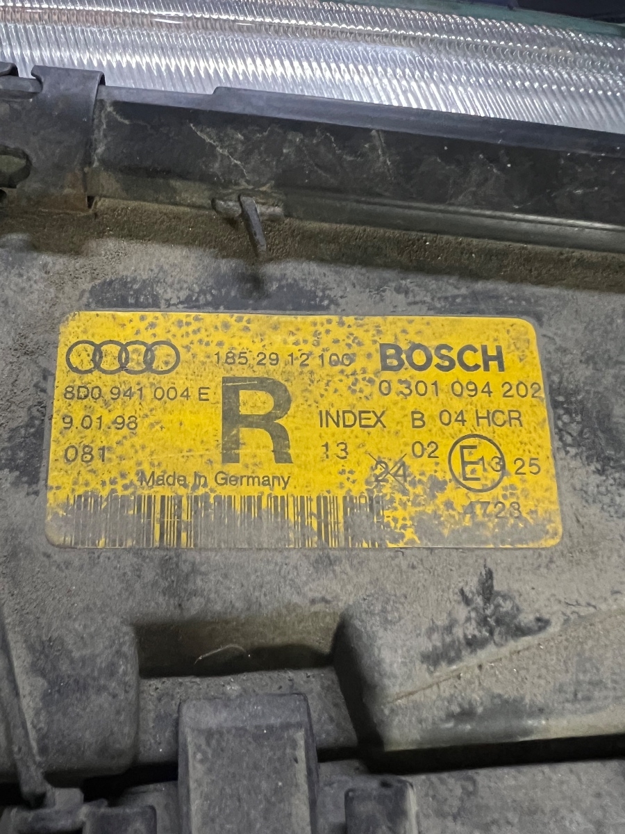 Far dreapta AUDI A4 Saloon 8D2, B5 1994 - 2001 8D0941004E – foto 4