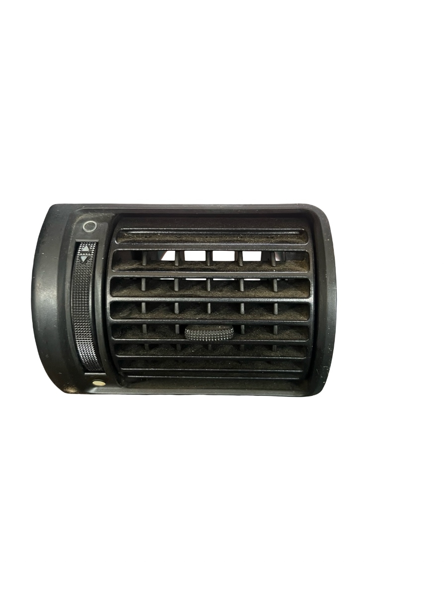 Grila de ventilatie laterala panou de bord stanga fata AUDI A4 Saloon 8D2, B5 1994 - 2001 8D1820901
