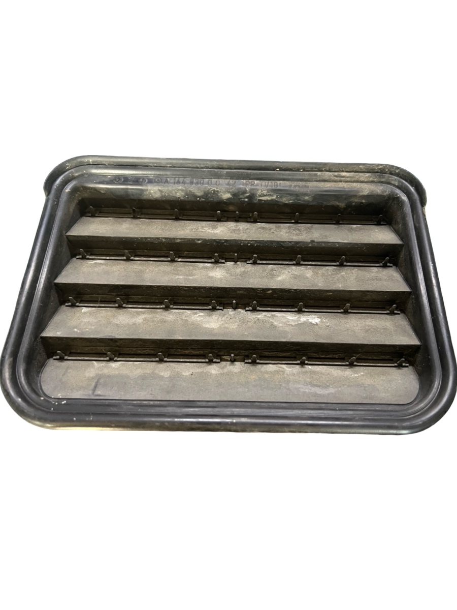 Grila ventilatie aripi stanga spate MERCEDES-BENZ S-CLASS II W221, C215 2005 - 2013 A1648300042