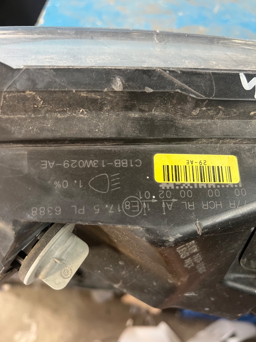 Far dreapta FORD FIESTA an 2014 cu defect – foto 4