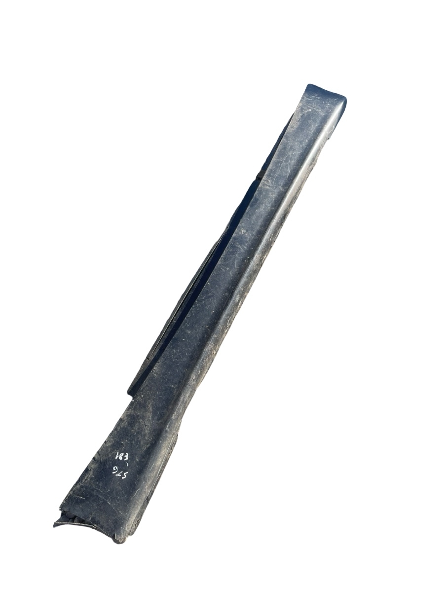 Prag stanga BMW 1 E81 2006 - 2012