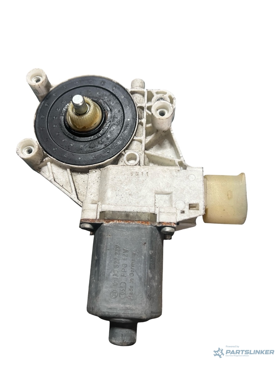 Motoras geam dreapta fata BMW 1 E81 2006 - 2012 0130822227