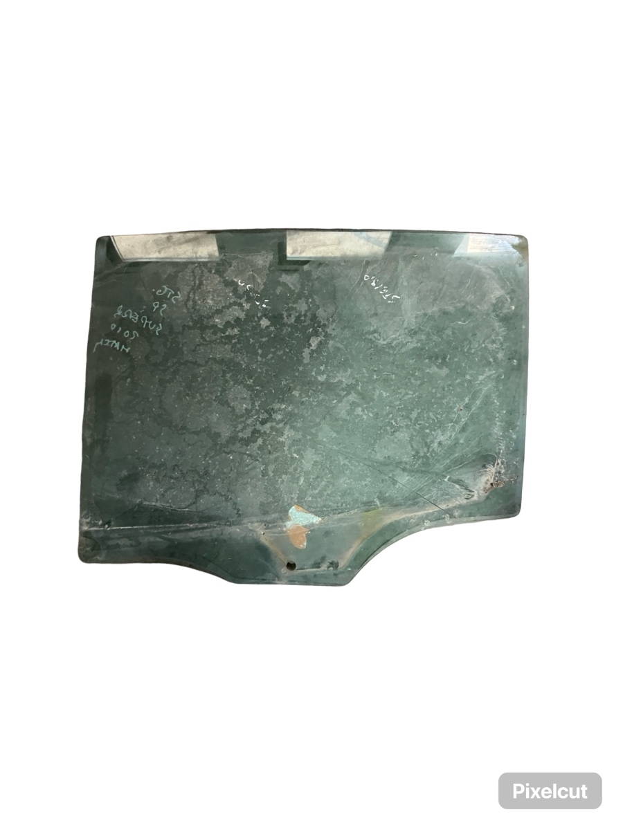 Geam portiera spate stanga SKODA SUPERB 3T4 2008 - 2015