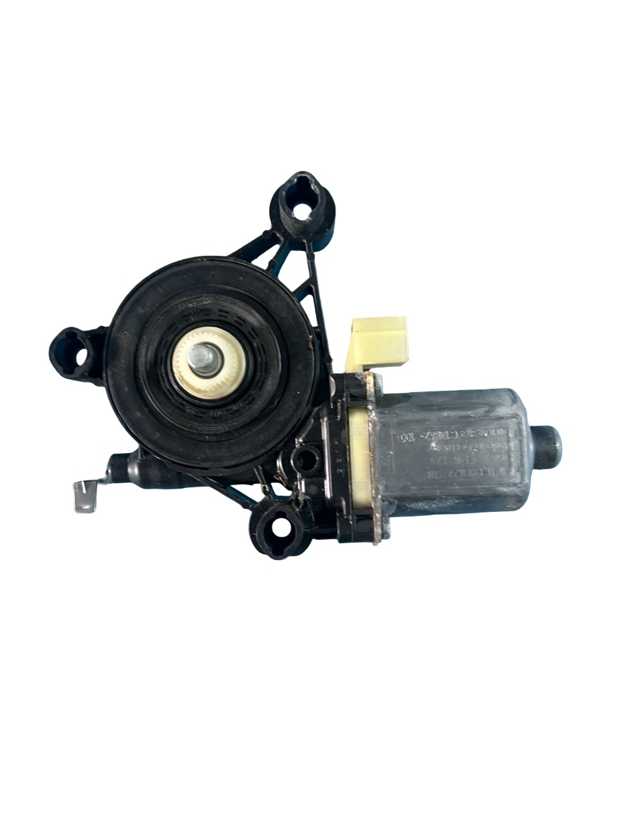 Motoras geam dreapta fata SKODA OCTAVIA Combi 5E5 2012 - > TDI CKFC, CRMB, CYKA BOSCH 0130822716 5Q0959802B