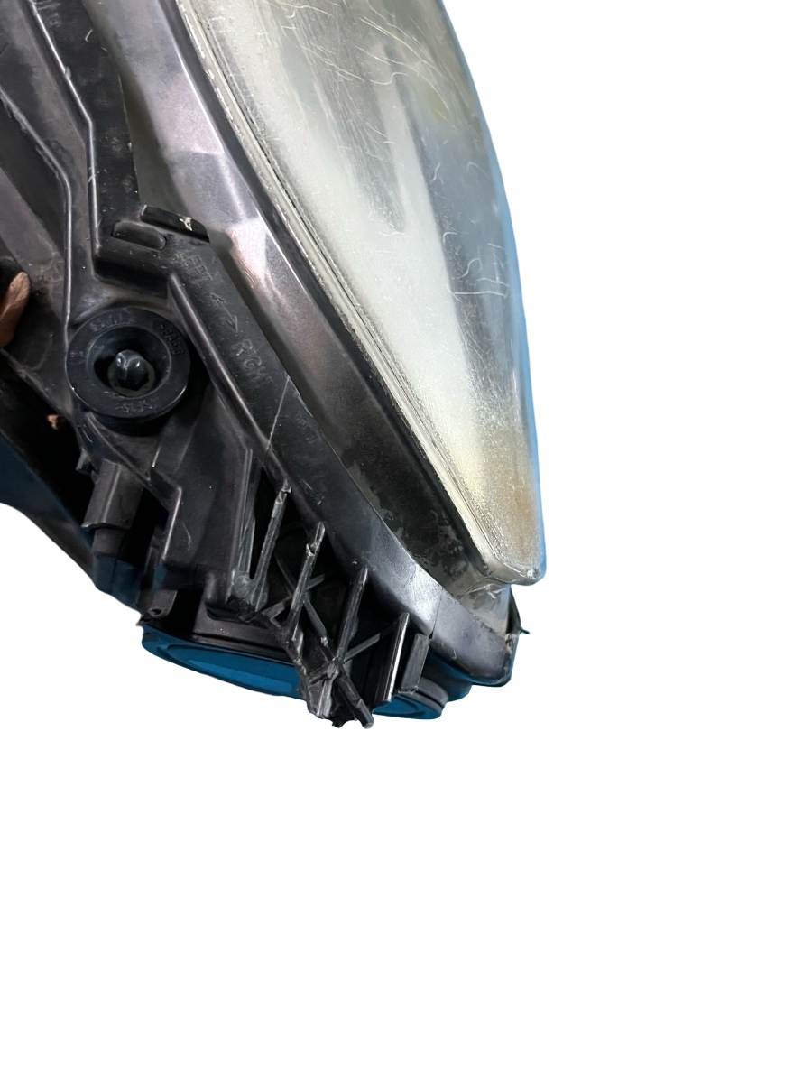Far dreapta DEFECT -pt piese - VOLVO V40 Hatchback 525, 526 2012 -> 31283327 – foto 3