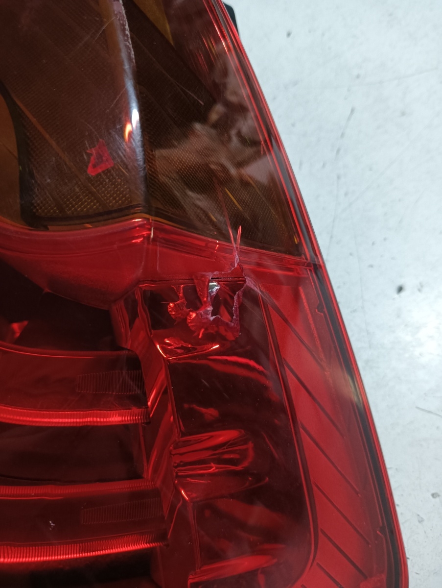 Lampa spate / Stop dreapta spate cu defect BMW X1 I E84 2009 - 2015 – foto 3