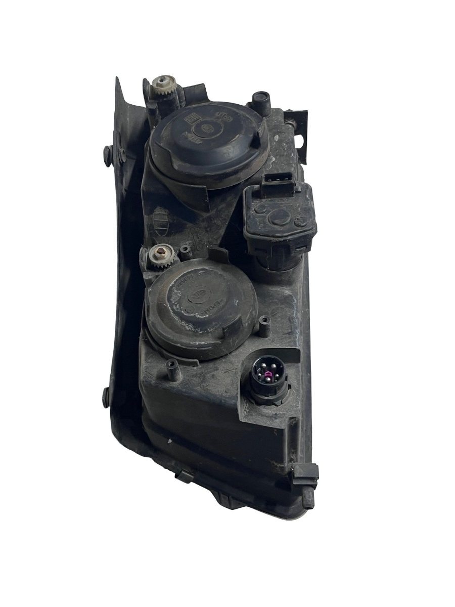 Far dreapta VOLKSWAGEN PASSAT 3B5 1997 - 2001 – foto 2