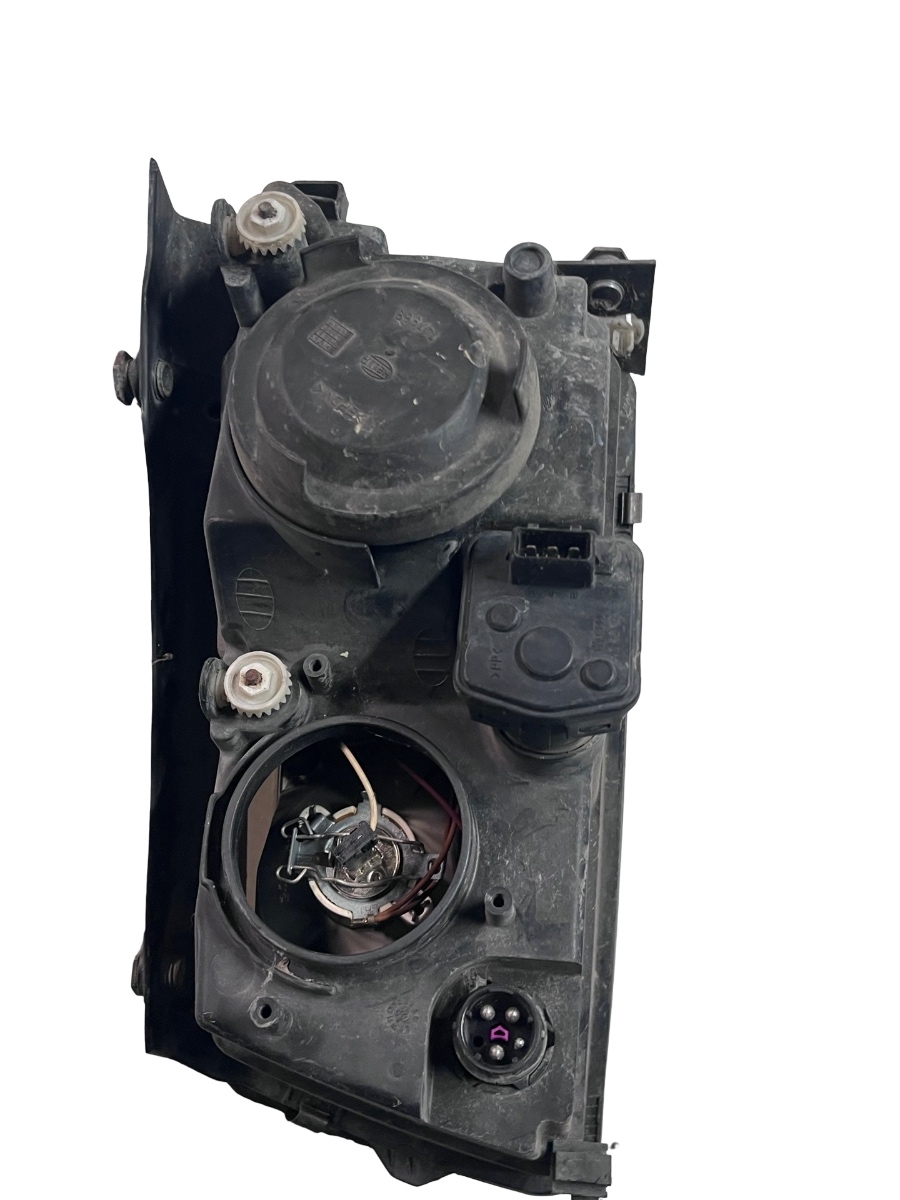 Far dreapta VOLKSWAGEN PASSAT Estate 3B5 1997 - 2001 3A0941295 – foto 6