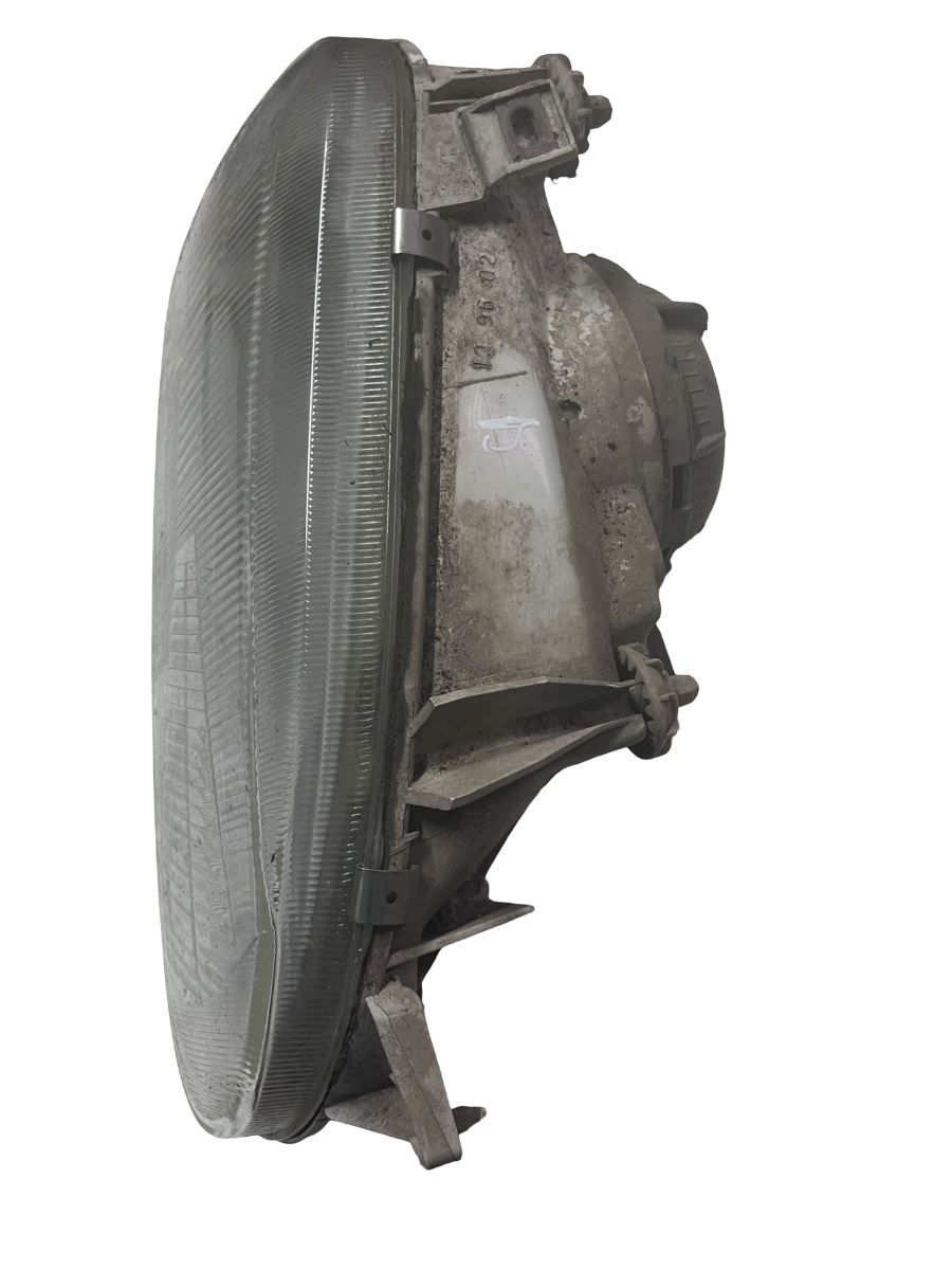 Far dreapta fata VOLKSWAGEN GOLF III 1H1 1991 - 1998 ( capac faruri crapat ) – foto 5