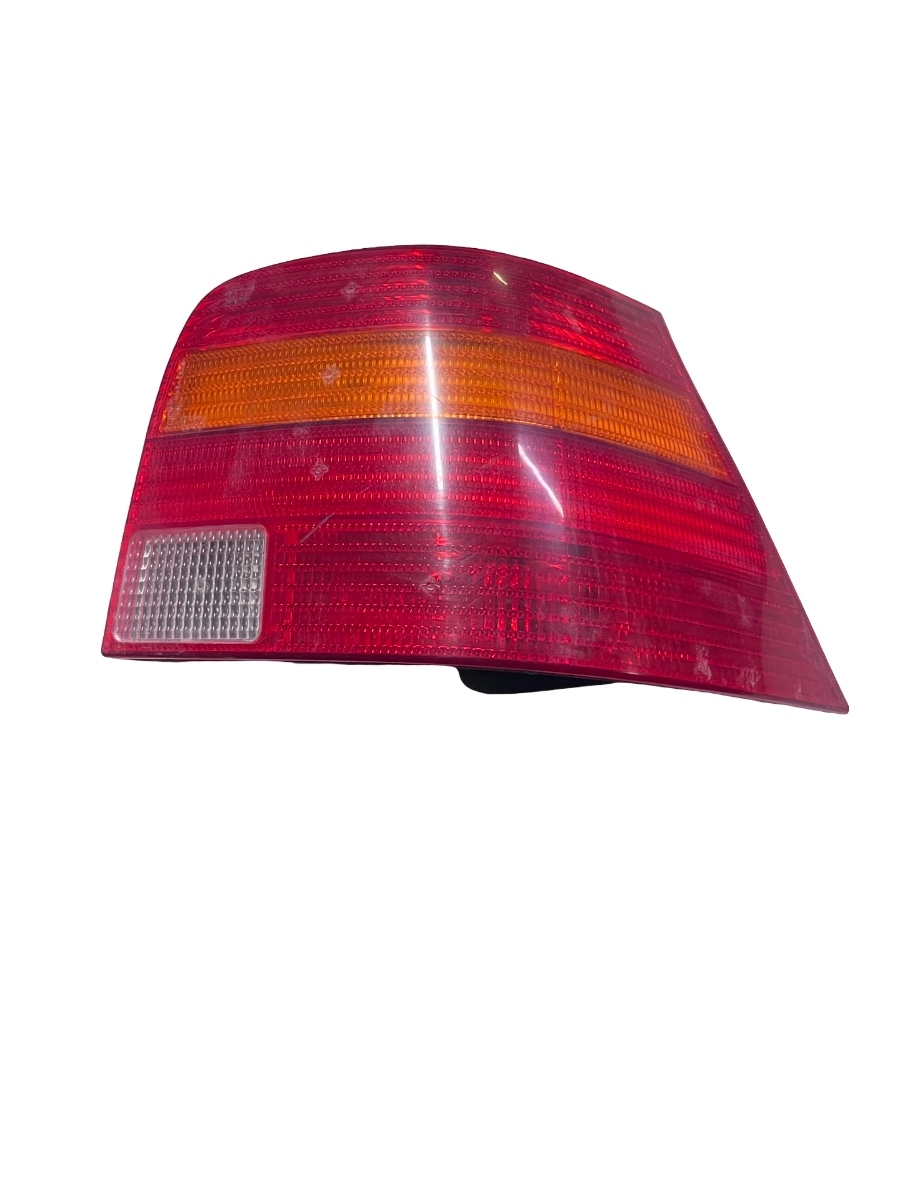 Lampa spate / Stop dreapta spate VOLKSWAGEN GOLF IV 1J1 1997 - 2007 6945096O