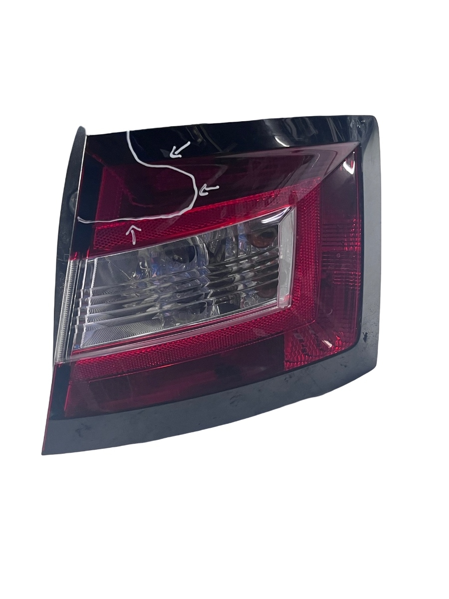 Lampa spate / Stop dreapta spate SKODA FABIA III Facelifit  NJ5 2022  - > 6V6945096 (Crapat , vezi foto )