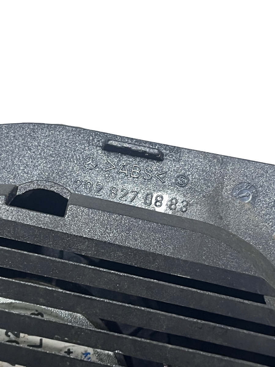 Difuzor portiera  dreapta spate MERCEDES-BENZ C-CLASS W202 1993 - 2000 2028270883 – foto 3