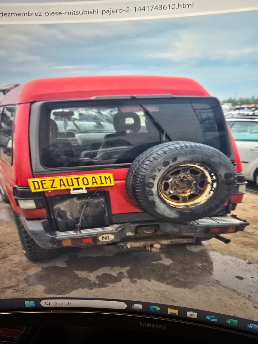 Haion portbagaj MITSUBISHI PAJERO 1997 2 usi cu defecte V3_W, V2_W, V4_W 1990 - 2001 2.8 TD 4M40-T