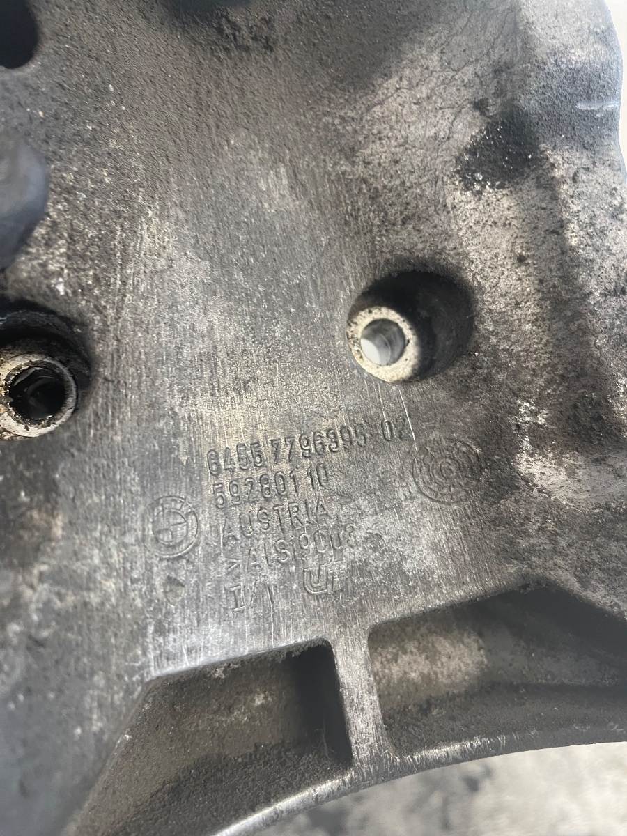 Suport compresor AC BMW 5 E60 2001 - 2010 2.0 520 d M47 D20 (204D4) 7796395 – foto 2