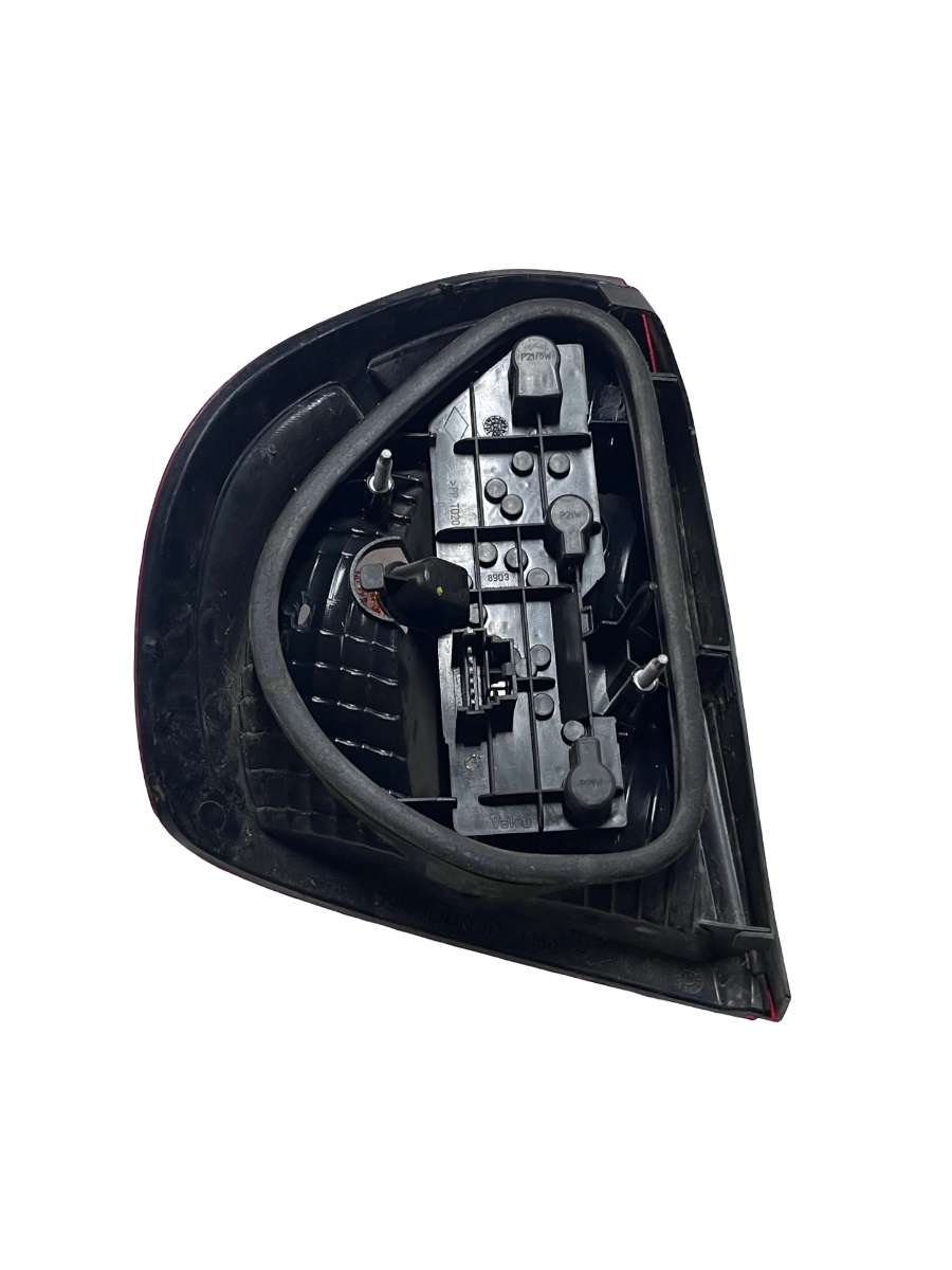 Lampa spate / Stop dreapta spate RENAULT Symbol I [ 1998 - 2008 ] ( fisura mica ) – foto 2