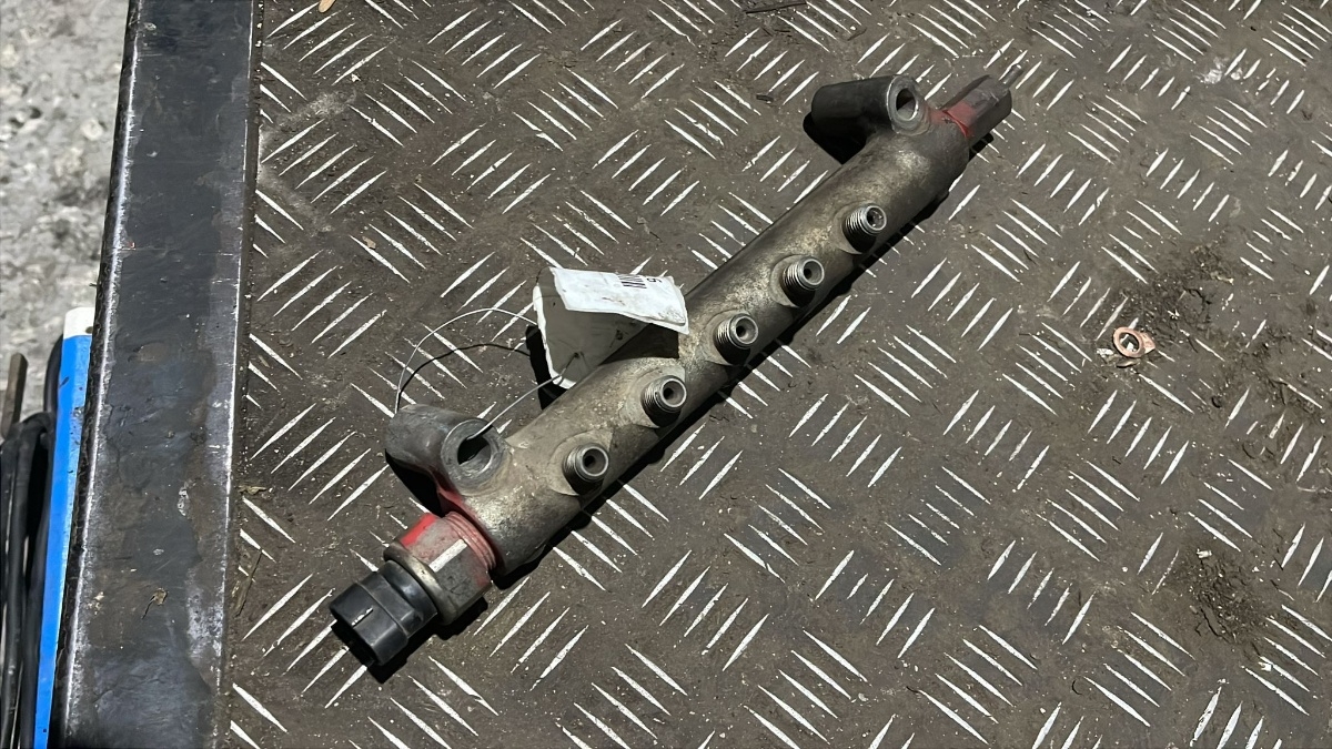 Rampa injectoare TOYOTA HILUX VII Pickup _N1_, _N2_, _N3_ 2004 -> 2.5D – foto 8